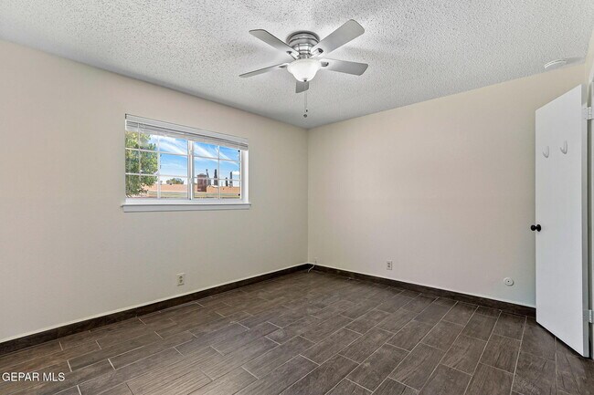 Building Photo - 2608 Dan Sikes Dr