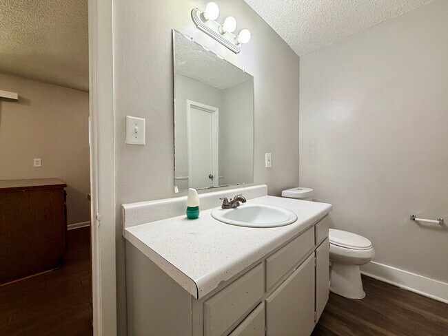 Building Photo - 684 Hobbs Dr