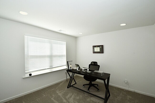 Building Photo - 2046 McDonald Dr