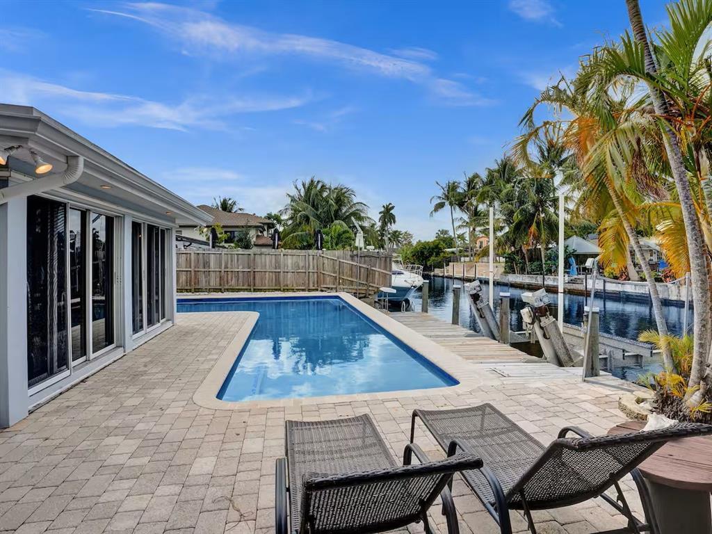 Building Photo - 2525 Gulfstream Ln