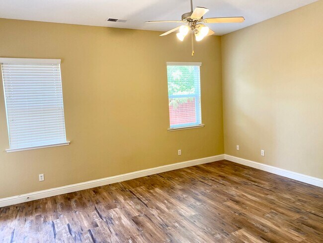 Building Photo - Custom North Fresno 4/3