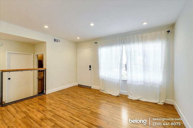 Building Photo - 720 Waterloo St