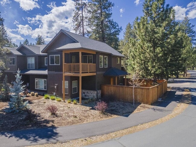 Building Photo - 923 E Desperado Trail