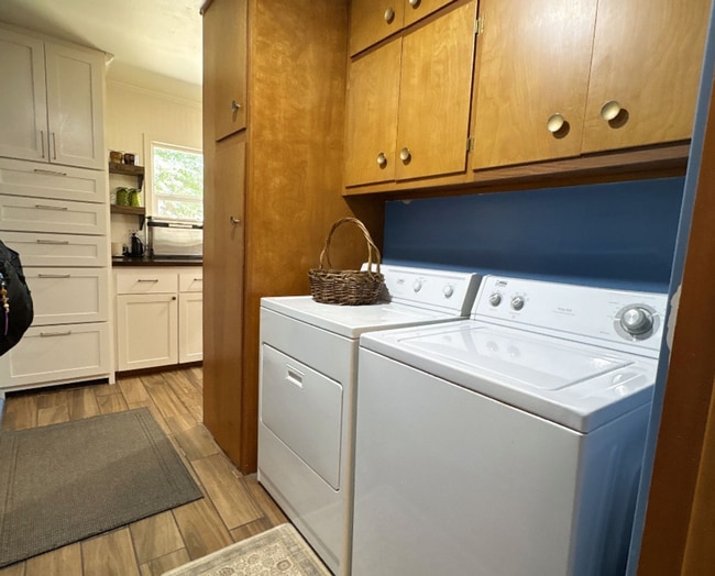 Building Photo - 1334 N Estate Ct
