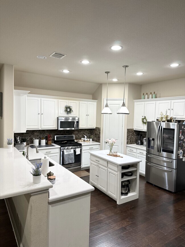 Building Photo - 15456 Bluffdale Dr