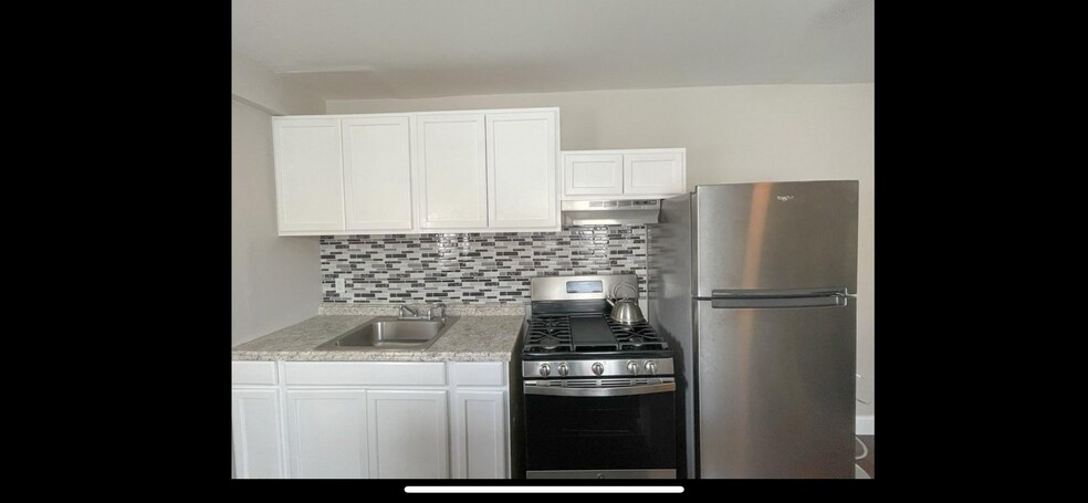 Building Photo - 2033 Mistral Pl