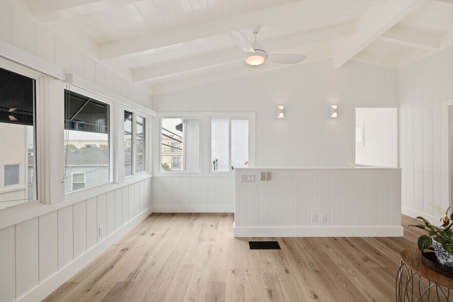 Building Photo - 316 1st St