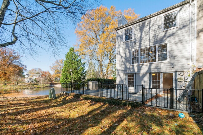 Building Photo - 4339 Cedarlake Ct