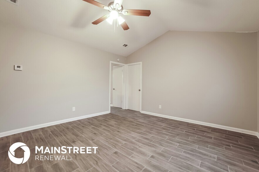 Building Photo - 3805 Ivanhoe Dr
