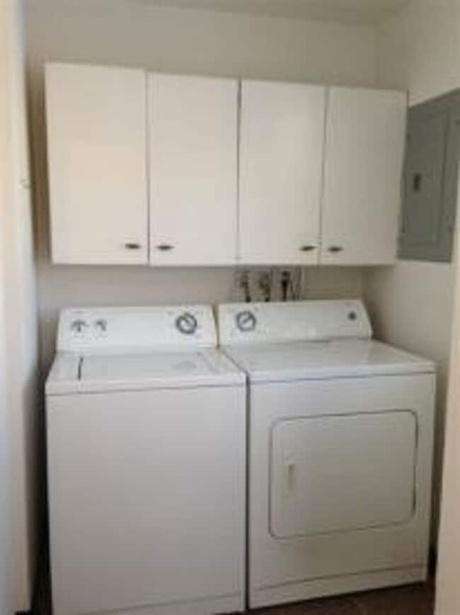 Building Photo - Two Bedroom Apartment with Fenced Backyard in Lafayette Duplex