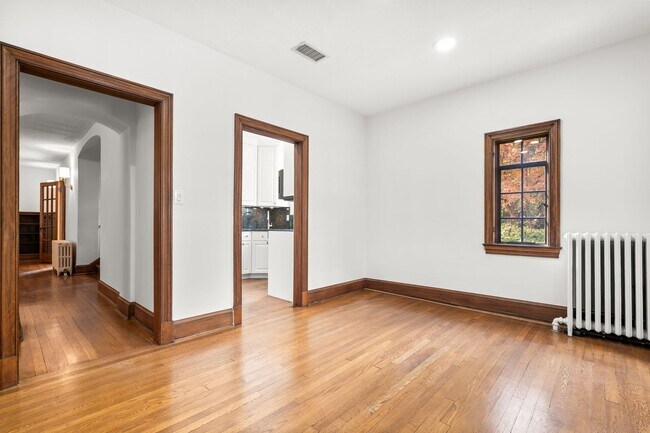 Building Photo - 3 Bed 2.5 Bath - Chevy Chase Colonial - Mo...