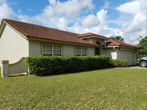 Building Photo - Newly Renovated 3/2 Home - Lake Joy/Magic Lake Communities