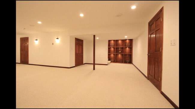 Building Photo - 217 Sparrow Ln
