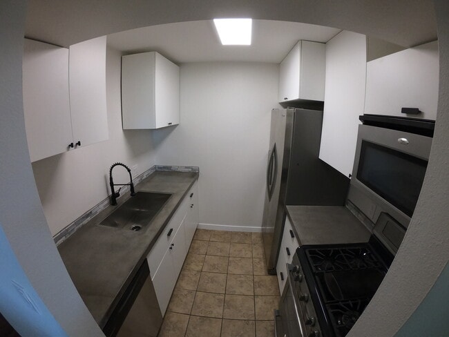 Building Photo - 1168 S Foothill Dr