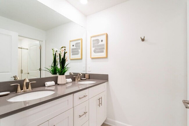 Building Photo - 4343 Scene Ln