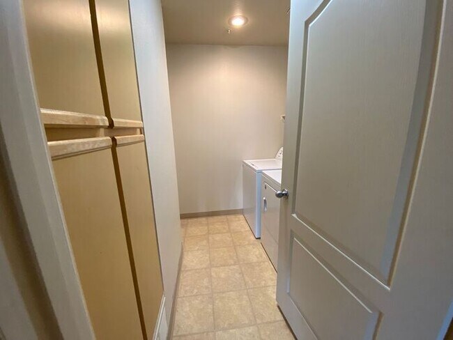 Building Photo - NW Reno Luxury 3 Bedroom Condo - Fitness Center, Pool, Club House