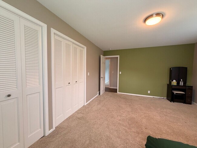 Building Photo - Forest Hill Schools - executive home