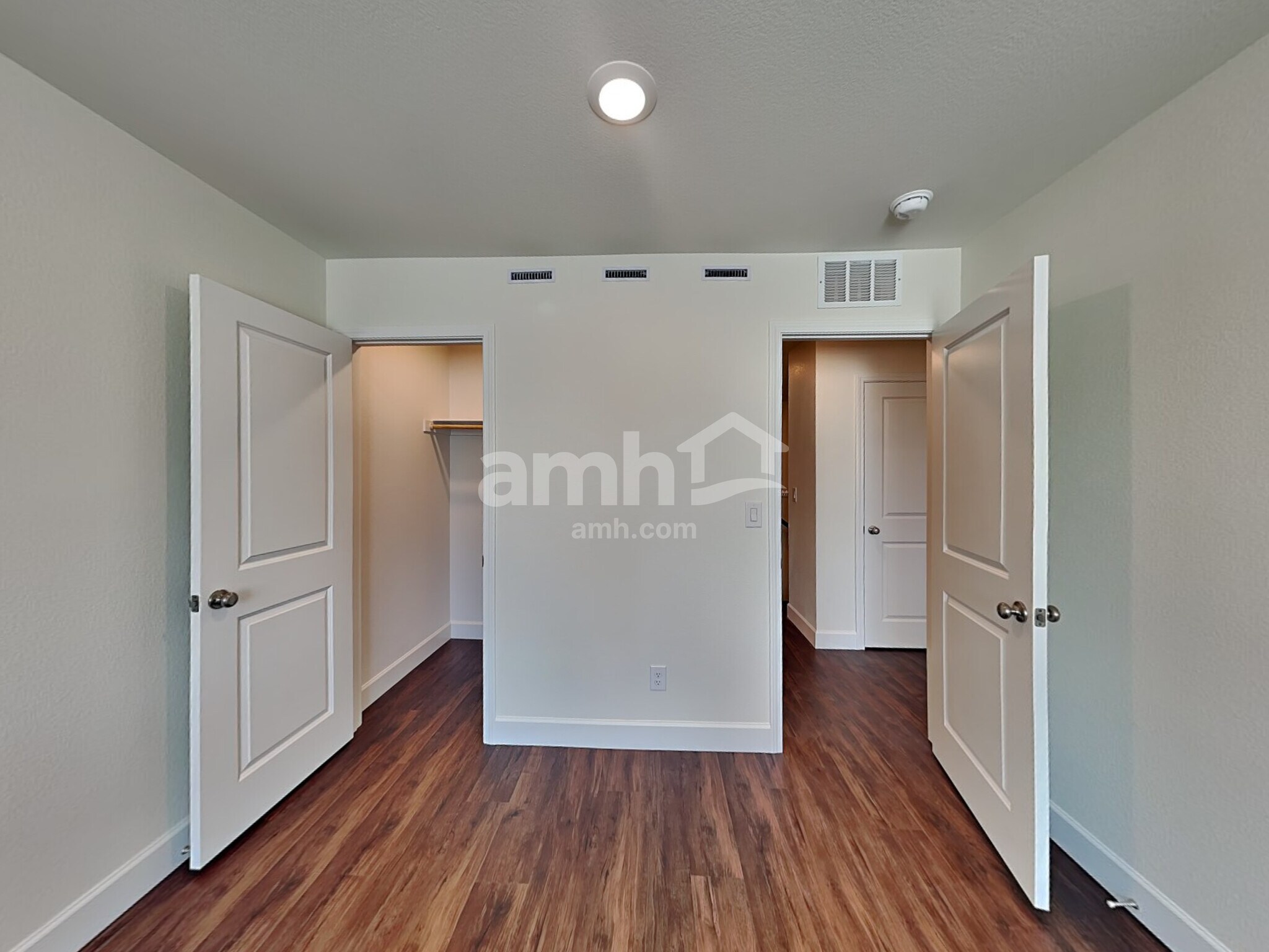 Building Photo - 8824 Tiger Tooth Ave