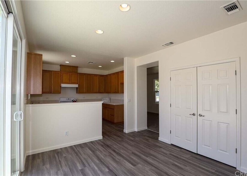Building Photo - 468 Beckman Way