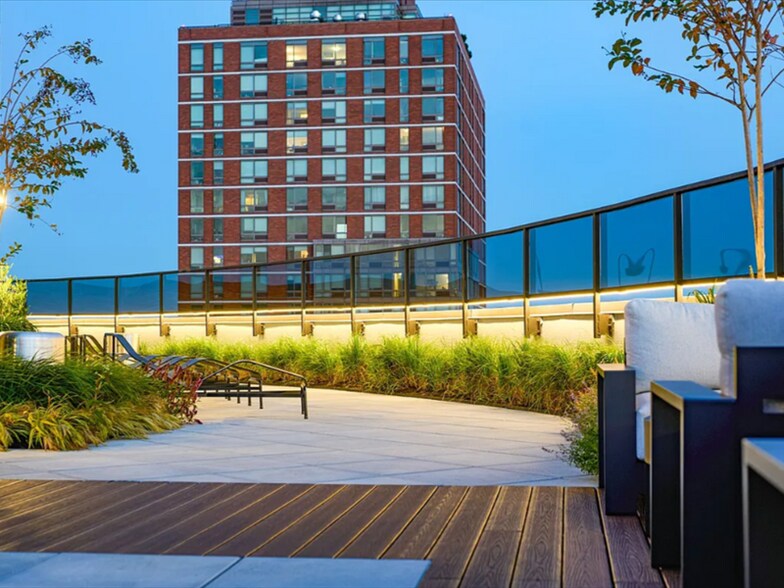 Building Photo - 175 E 96th St