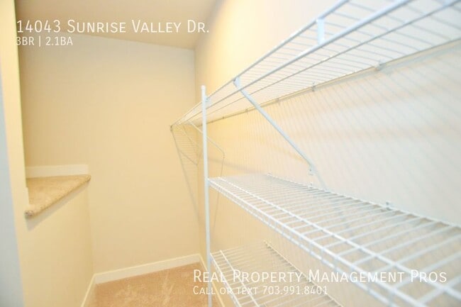 Building Photo - 14043 Sunrise Valley Dr