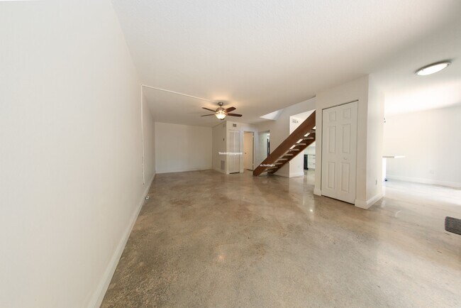 Building Photo - 6724 SW 114th Pl