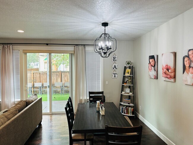 Building Photo - Charming Home in Great Location