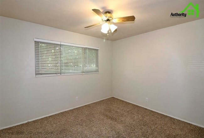 Building Photo - 2413 Ramona Pl