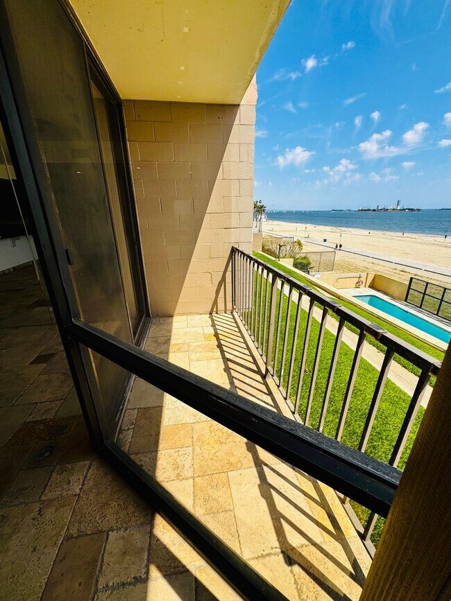 Building Photo - Oceanview 1 Bedroom with Beach Access for ...