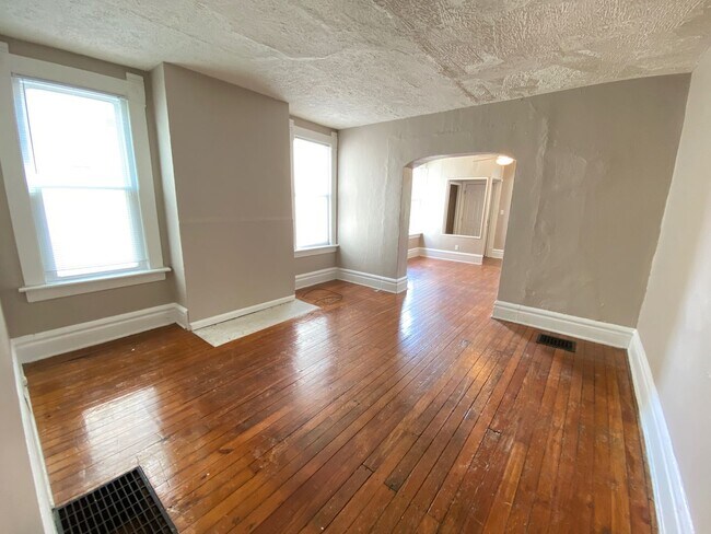 Building Photo - Hunter Ave 1438-1440 MLR (LH2)