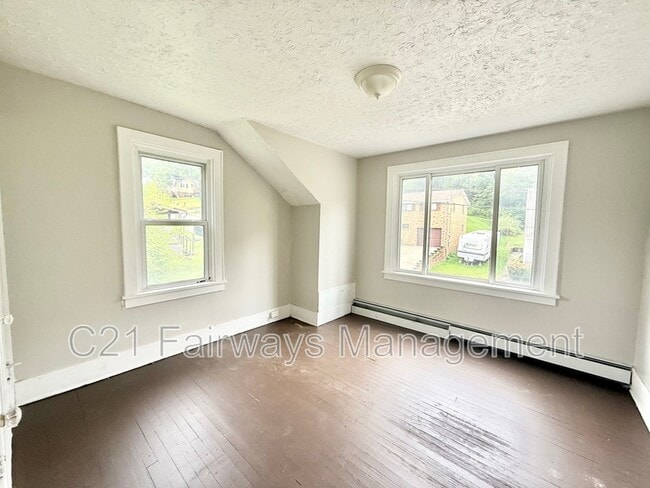 Building Photo - 1141 Toman Ave