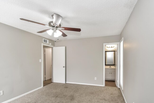 Building Photo - 3512 Chevron Cove
