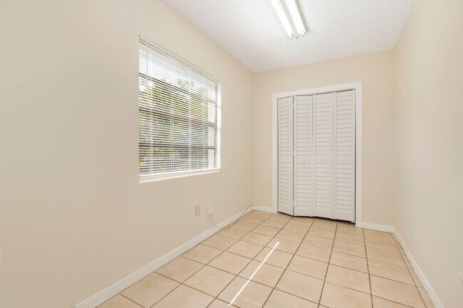 Building Photo - 5003 Garden Ave