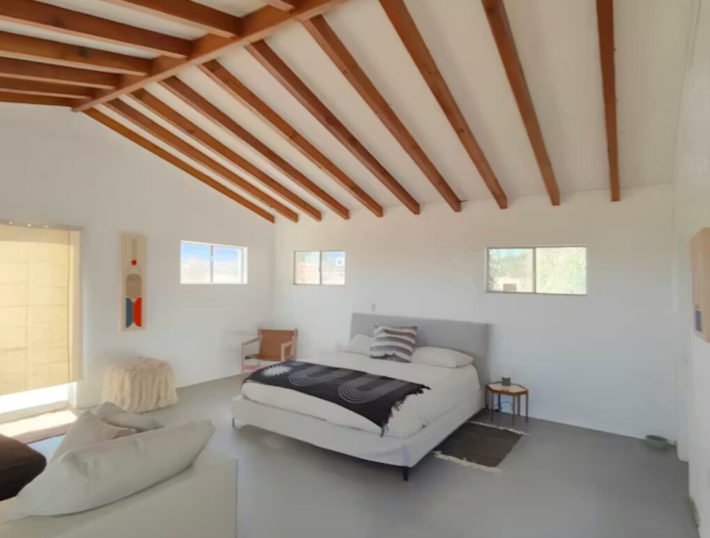 Building Photo - 7657 N Star Ave