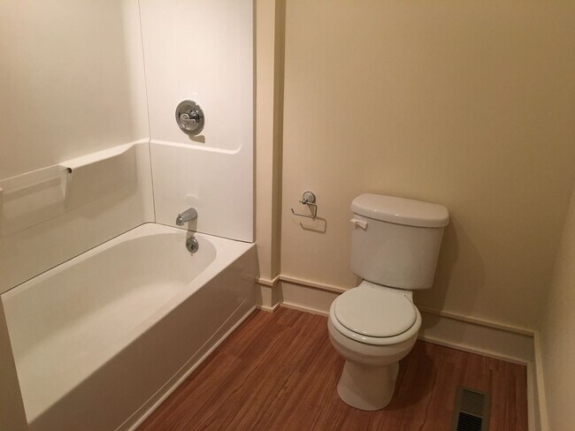 Building Photo - 1051 Liberty St