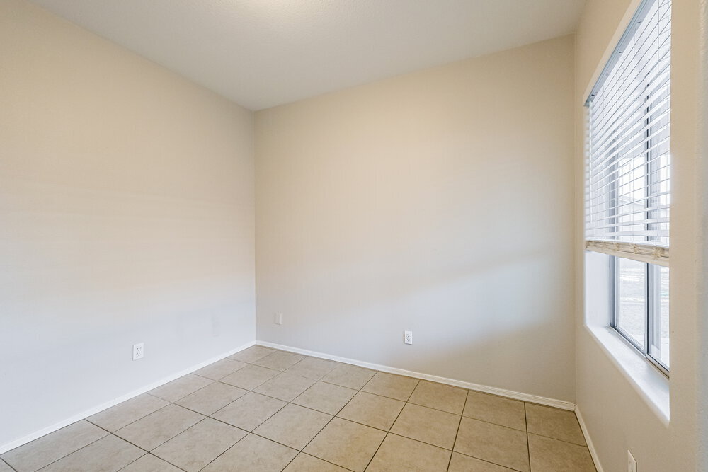 Building Photo - 11722 W Lincoln St