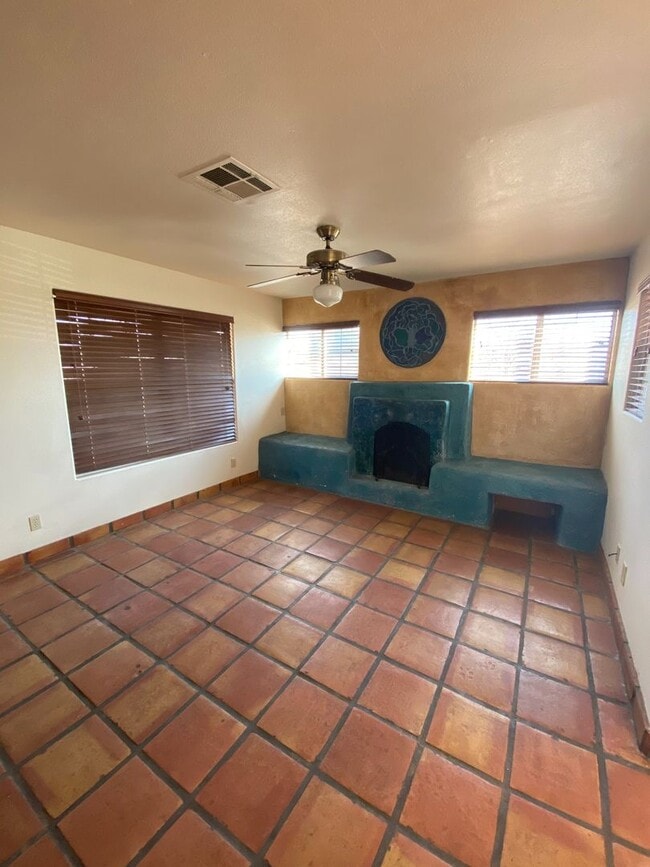 Building Photo - Beautiful 2 Story Town Home Located off of...
