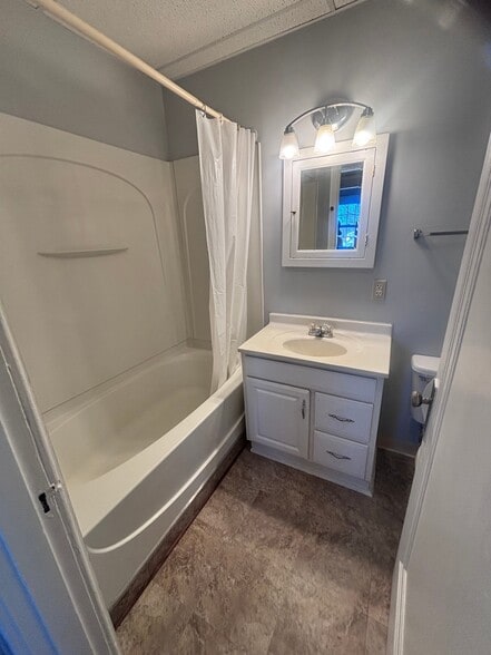 Building Photo - 435 W McKibben St