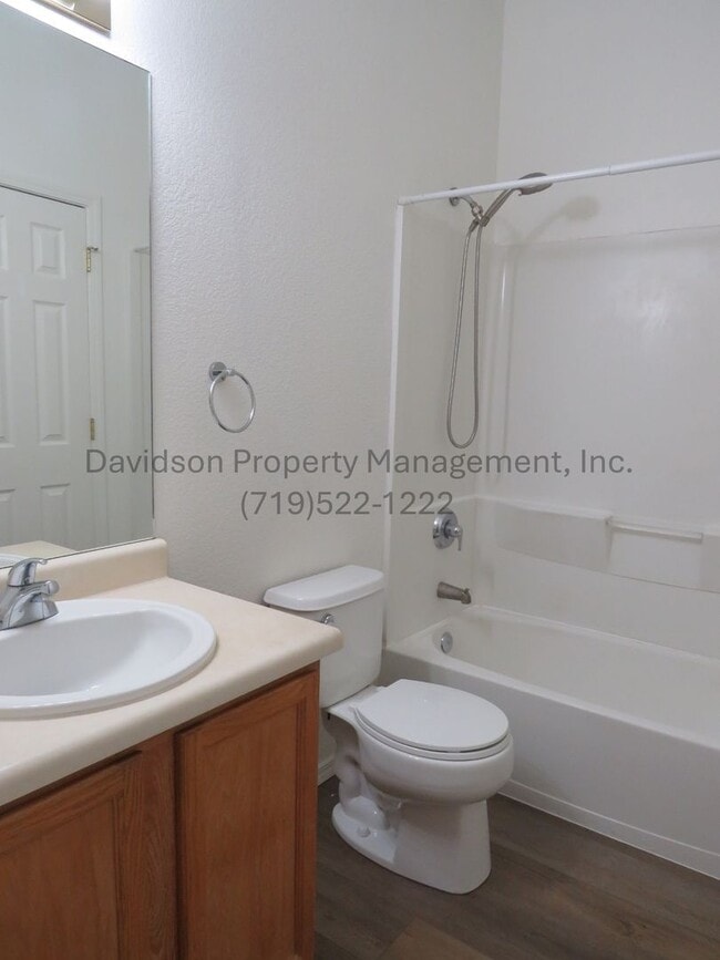 Building Photo - Great 3 Bedroom Condo the Briargate Area
