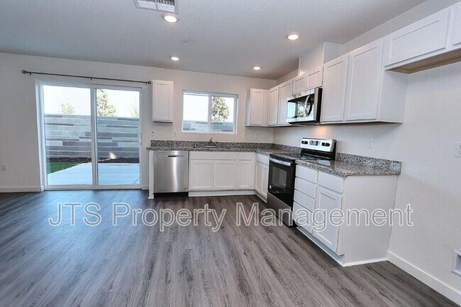 Building Photo - 2097 Shady Tree Cir