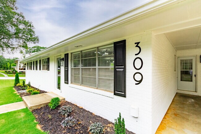 Primary Photo - 309 Milton Ave