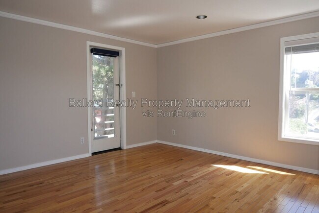 Building Photo - 3216 14th Ave W