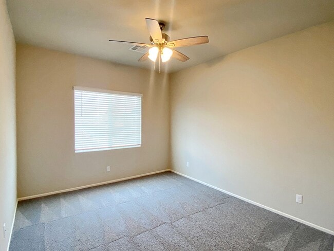 Building Photo - UPGRADED 2 BEDROOM TOWNHOME IN GATED COMMU...