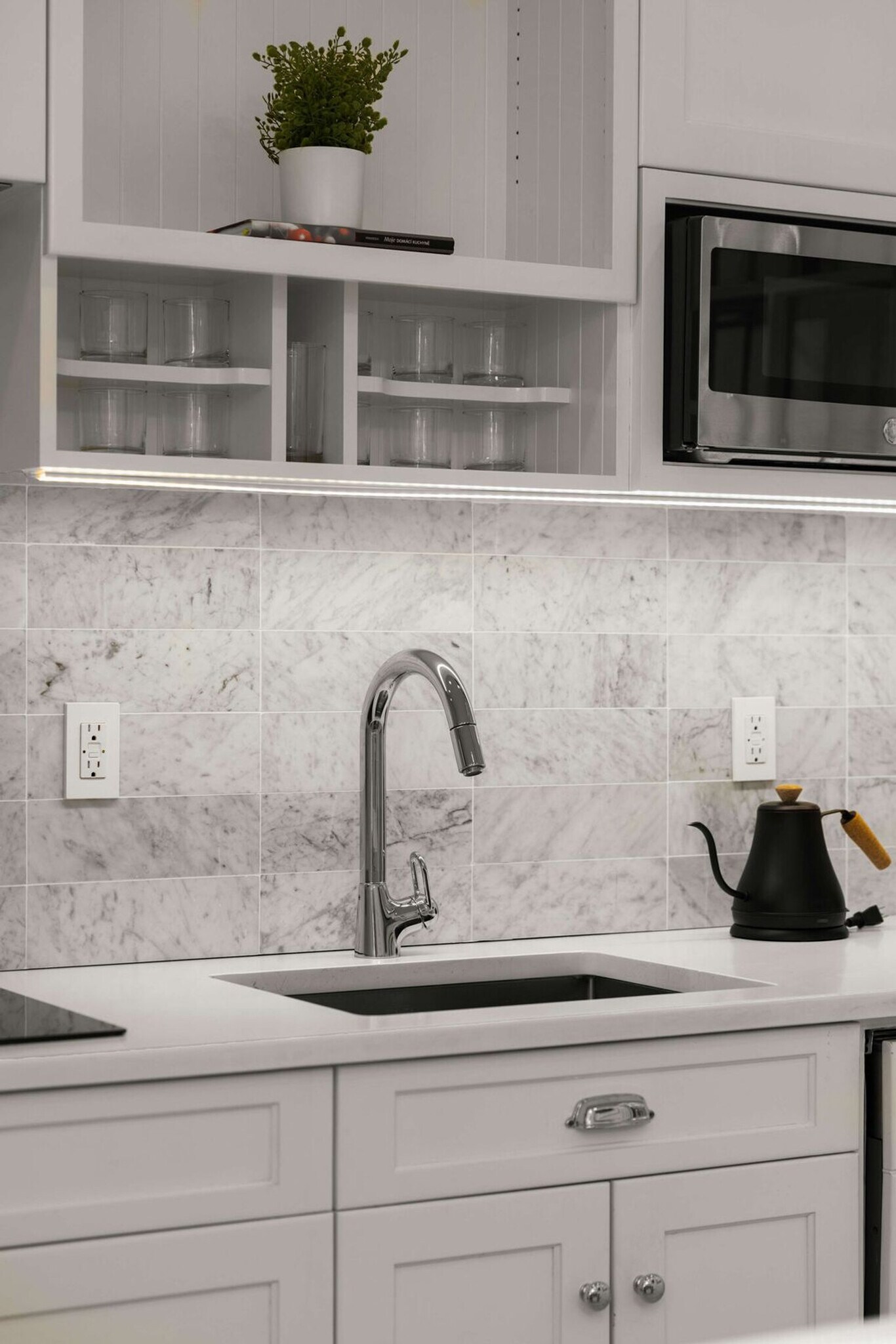 Building Photo - 3 E 9th St