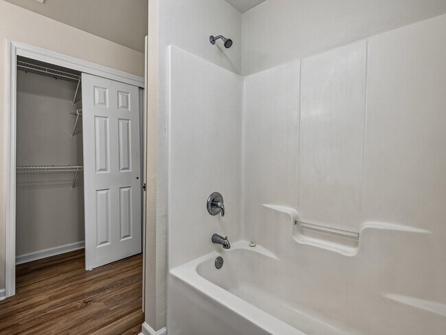 Building Photo - 96 Cochise St