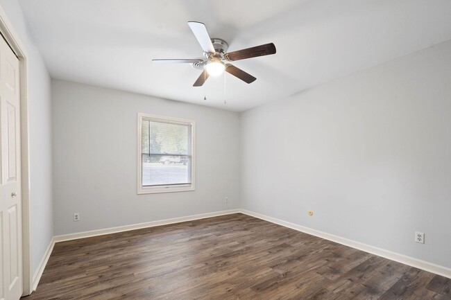Building Photo - 221 Park Ln