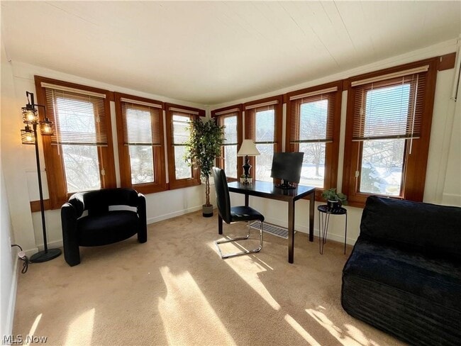 Building Photo - 250 Center Rd