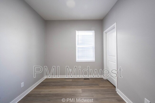 Building Photo - 1817 Montcalm St