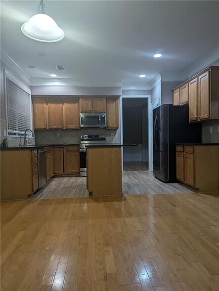 Building Photo - 815 Earlham Dr