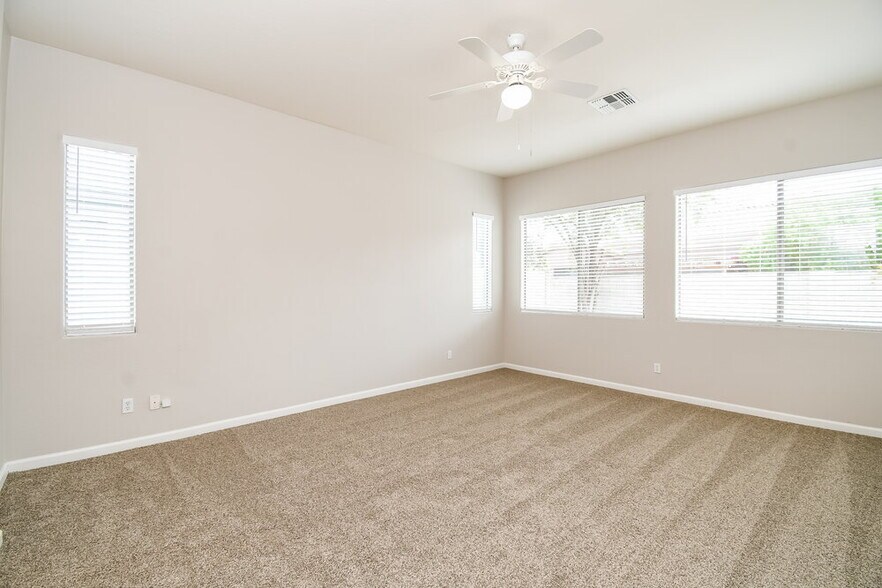 Building Photo - 2107 S Sabrina